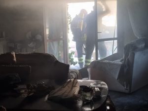 Viterbo, incendio in appartamento: salvati cane e gatto