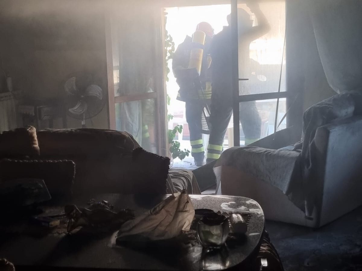 Viterbo, incendio in appartamento: salvati cane e gatto