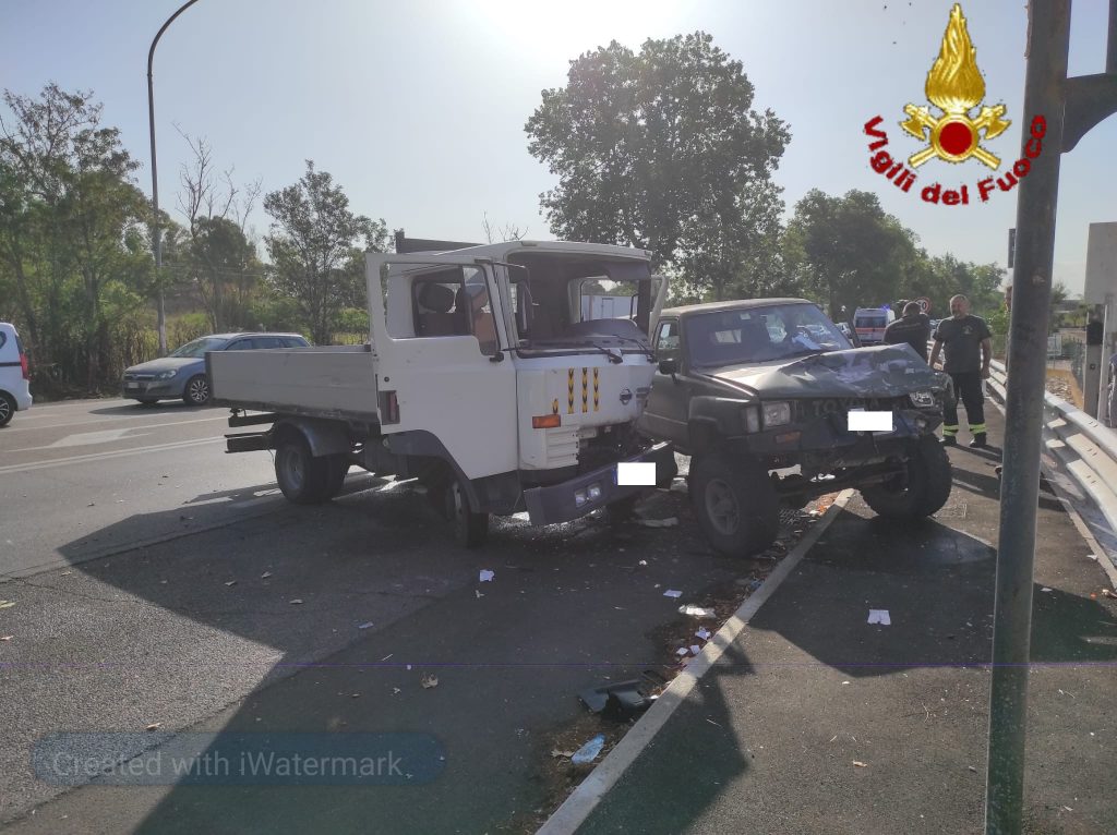 Fiumicino, scontro furgone-pick up sull’Aurelia: tre feriti in codice rosso