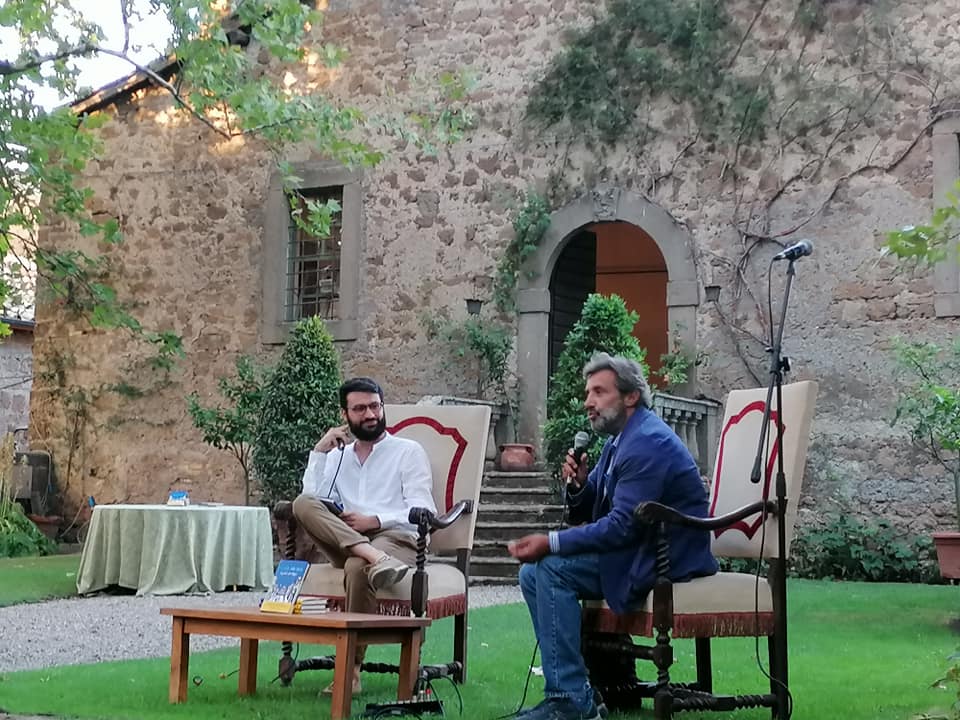 Attore, conduttore e ora anche politico, Flavio Insinna: “Attenti a chi votate il 25 settembre se non volete far tornare la dittatura vera”