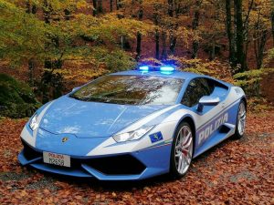 Campoli Appennino (FR) – Polizia in mostra con Lamborghini per educazione stradale ai giovani