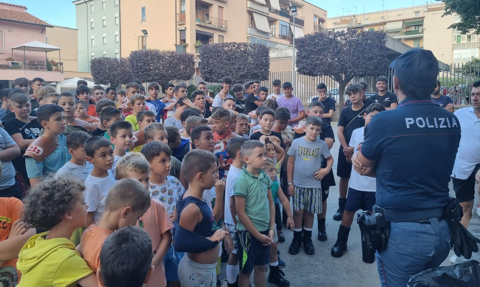 Viterbo – I mini facchini hanno incontrato la Polizia di Stato