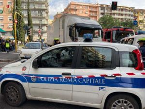 Roma, muore in strada mentre passeggia per San Lorenzo