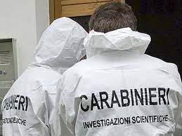 Uccide il marito con un’accetta, poi lo fa a pezzi e butta i resti nel fiume: confessa donna 68enne