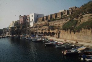 Ventotene – Turista di 19 anni muore durante un’escursione in mare