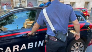 Roma – Fidanzato geloso ruba il telefono alla compagna: arrestato