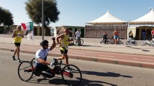 Tarquinia, il campione di handbike Tiziano Monti alla “10 km del mare”