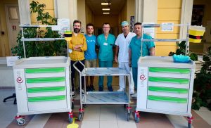 Tarquinia, donati due carrelli per anestesia all’ospedale, grazie al calendario di Babbo Natale