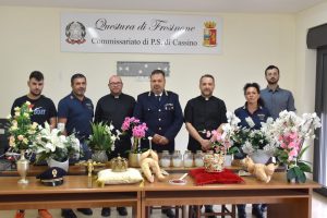 Cassino- La polizia riconsegna gli oggetti sacri trafugati nei giorni scorsi in due chiese