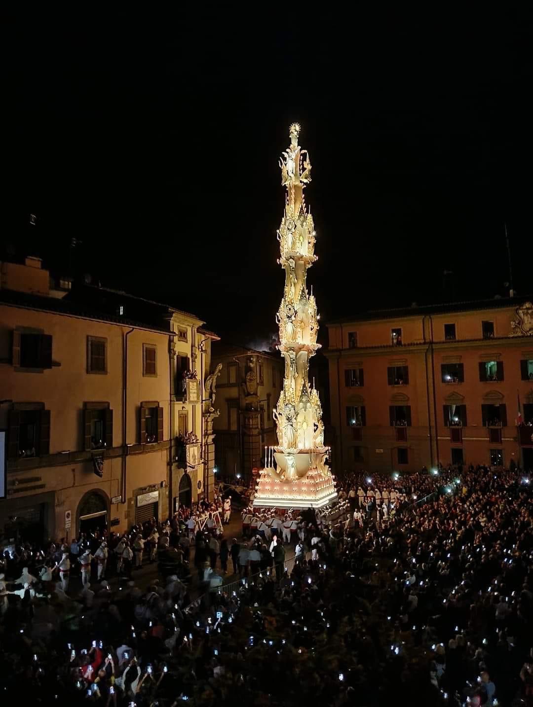 Su Rai 3 il Palio di Asti al posto della macchina di Santa Rosa: altra promessa mancata dell’assessore Sgarbi