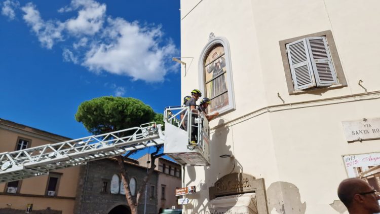 Viterbo – Danni all’edicola di Santa Rosa, intervento dei vigili del fuoco