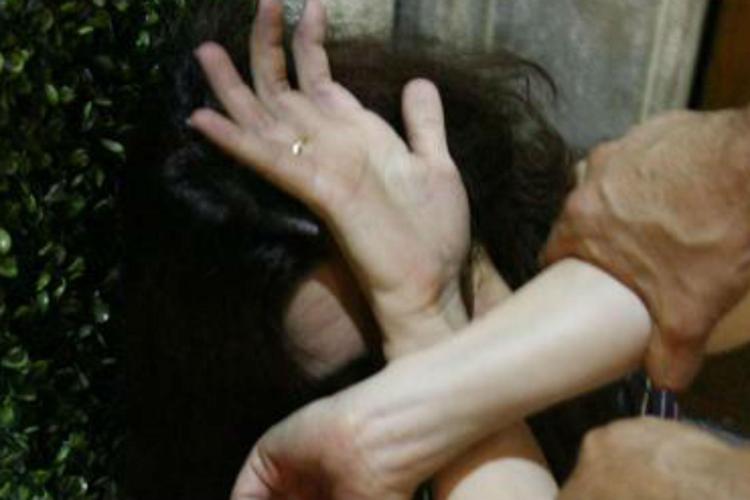 Viterbo – Violenta e maltratta la moglie, figlio minore lo fa arrestare