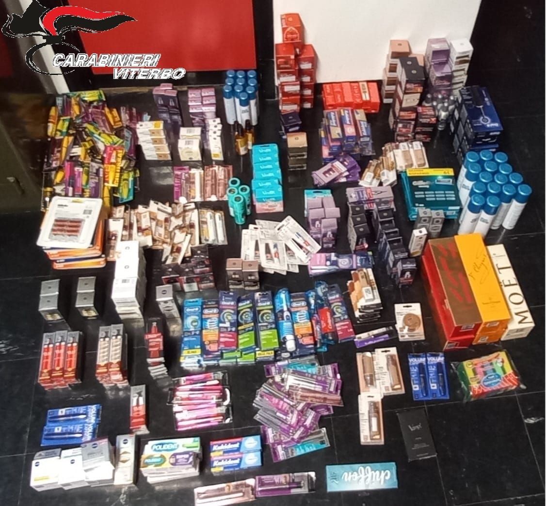 Anche cinque confezioni di champagne tra i settemila euro di merce rubata nei supermercati. Denunciati quattro residenti di un campo rom