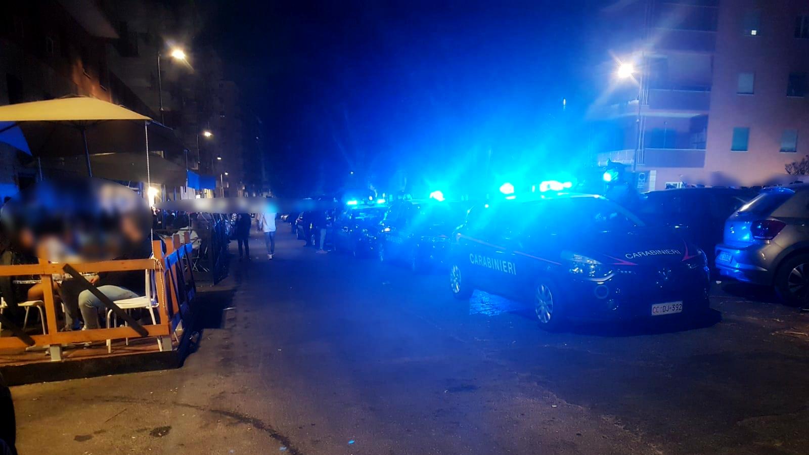 Si fingono poliziotti e rapinano automobilista: arrestati due trentenni all’Infernetto