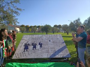 “Il tuo passo è già storia”, inaugurato il Monumento ai pellegrini della Francigena
