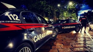 Roma, 70enne spara dalla finestra ad auto in transito: indiano illeso per miracolo