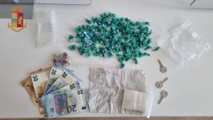 Roma – Prosegue il capillare controllo del territorio da parte della polizia. Nelle ultime ore numerosi fermi e arresti per vari reati