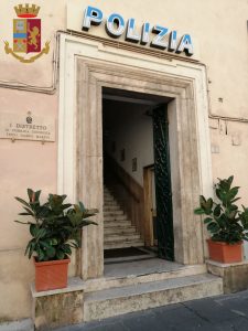 Roma – Fermate 2 persone sospettate di furto di gioielli con la tecnica del “rip deal”