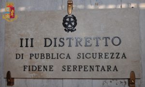 Roma – Giovane si presenta negli uffici della polizia con un portafogli perduto