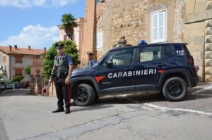 Arrestato tunisino: dà in escandescenze e picchia prima la moglie poi aggredisce i carabinieri