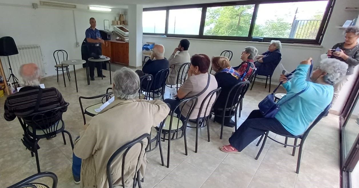 I Carabinieri di Rieti incontrano gli anziani di Casperia: ecco come difendersi dalle truffe