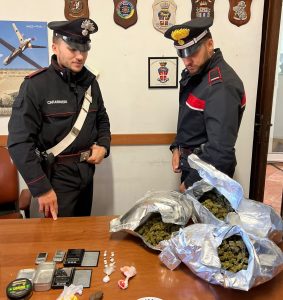 Controlli antidroga nella Capitale: sequestrati 4 kg di stupefacenti e 3500 euro