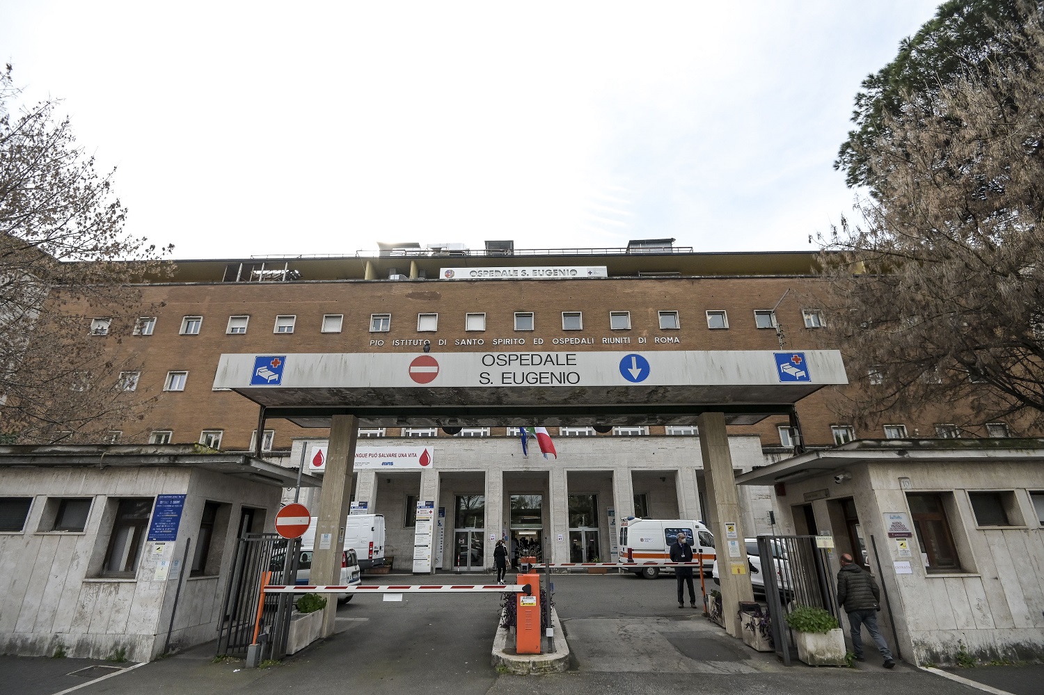 Sanità – Tumori, primo intervento chirurgico robotico al Sant’Eugenio di Roma