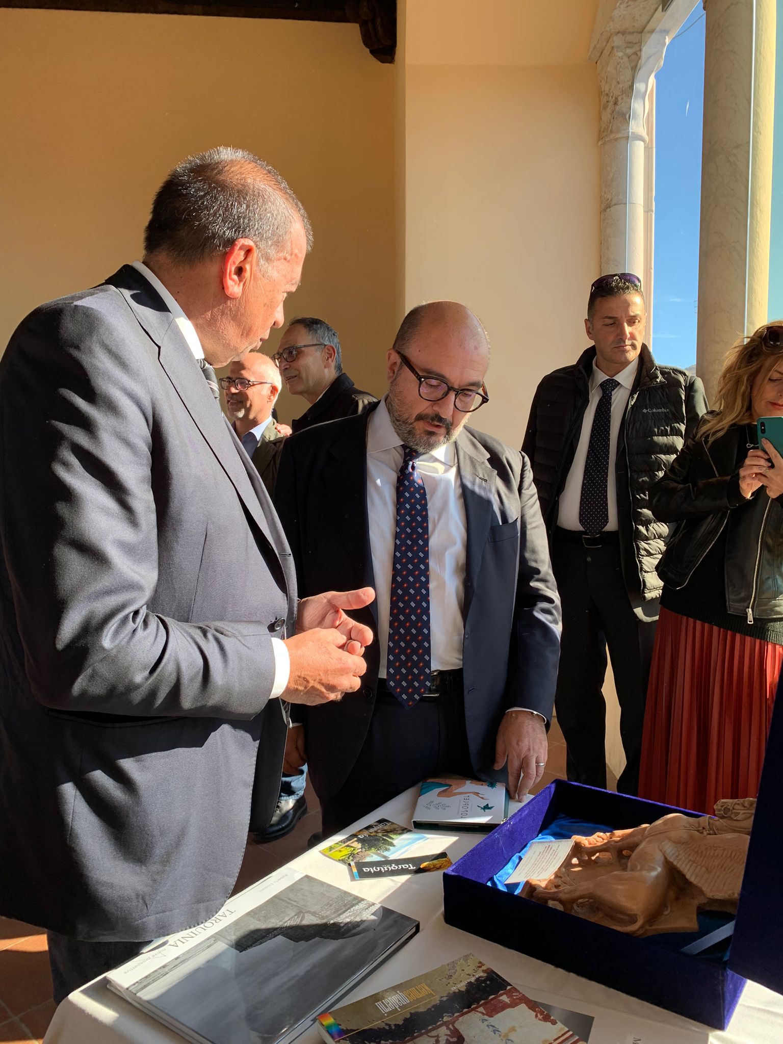 Tarquinia – Il ministro Sangiuliano ha visitato il Museo Etrusco: “Bisogna riaprire i polmoni e far respirare la cultura a tutti”