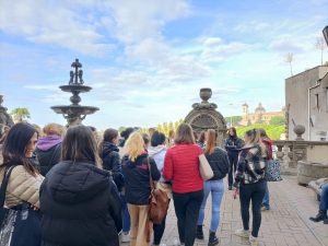 Gli studenti dell’Orioli “a spasso” lungo la Via Farnesiana