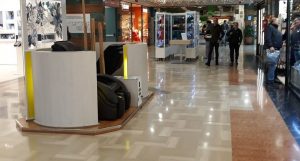 Viterbo – Si spoglia dentro il centro commerciale “Tuscia”, arrestato