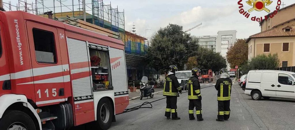 Fiumicino, tranciati tubi del gas: evacuate tre palazzine a Isola Sacra