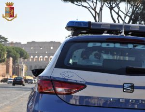 Roma, è caccia all’uomo in centro dopo tentativo di rapina in banca: in fuga quattro malviventi