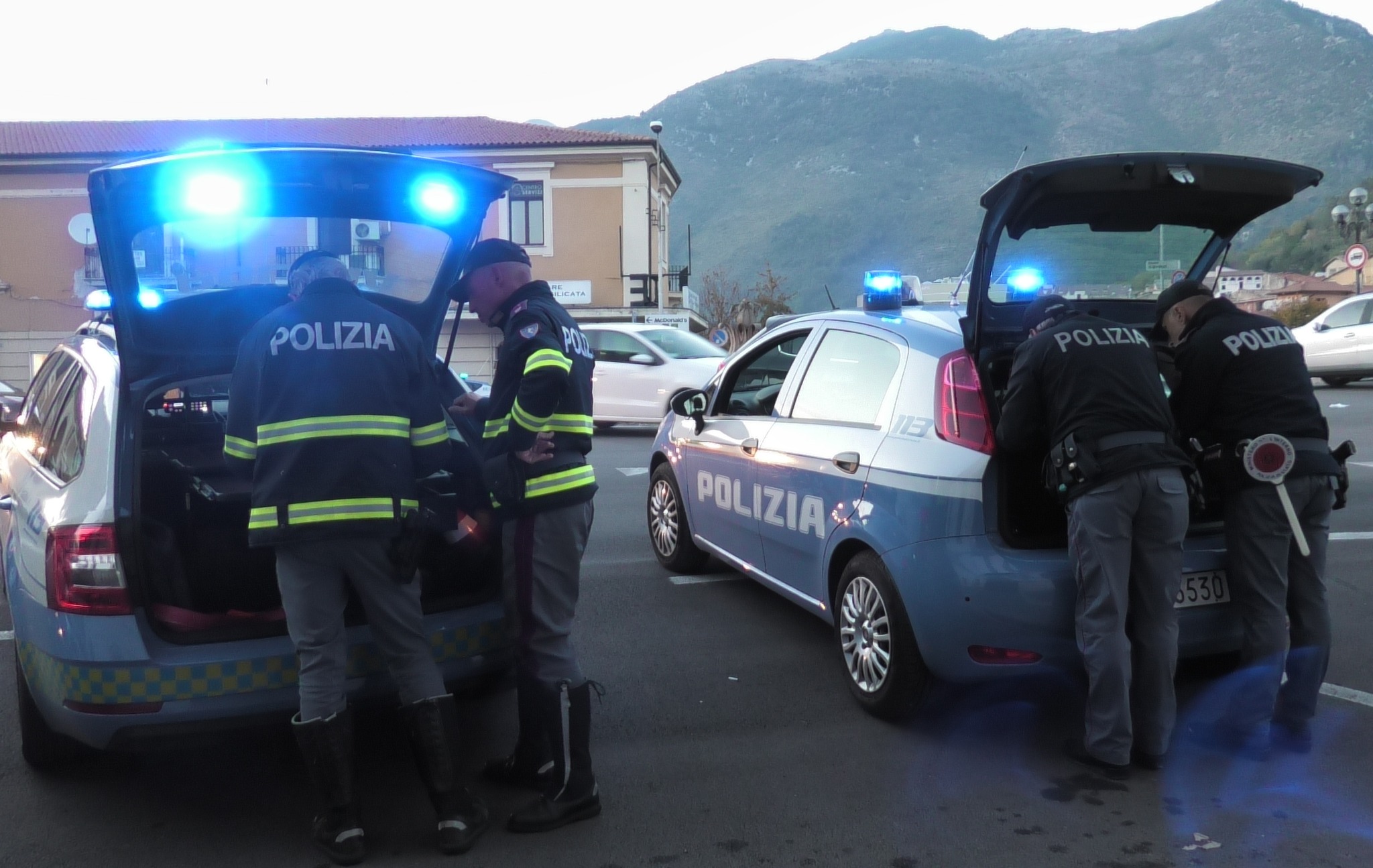 Sora – Servizi straordinari di controllo del territorio della polizia. 200 cittadini identificati e verificata regolarità di 90 veicoli