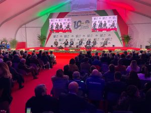 Decennale FdI: A Piazza del Popolo dibattiti tematici tra presepi, villaggio di Natale e beneficenza (Foto)