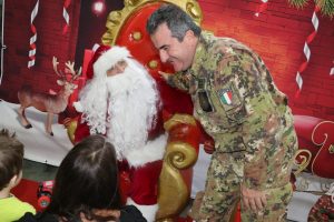 “Babbo Natale con le ali” è arrivato in elicottero all’aeroporto Fabbri