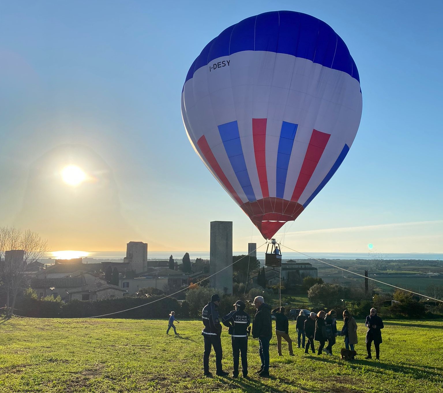 Tarquinia –  Nuovo appuntamento con Babbo Natale, la fabbrica degli elfi, il Polo Nord e la mongolfiera