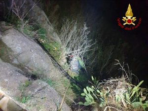 Calcata – Scivola in uno strapiombo e resta sospesa in aria, diciannovenne viva per miracolo