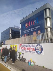Disagi Roma Nord e Lido, pendolari in protesta davanti alla sede Cotral