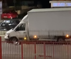 Cerveteri, scontro auto-furgone: la nuova rotatoria colpisce ancora