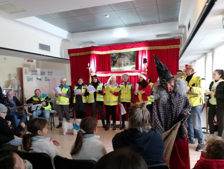 Santa Marinella, la Befana vola al Bambin Gesù per portare gioia e caramelle ai bimbi ricoverati