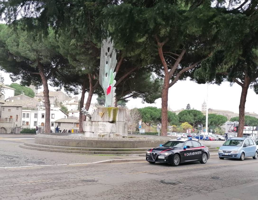 Viterbo – Controlli antidroga dei carabinieri nell’area del Sacrario