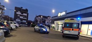 Viterbo – Si prendono a testate nel parcheggio dell’Upim, spavento tra i presenti