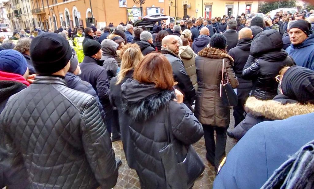 Monterotondo – Partecipazione e commozione per l’ultimo saluto a Roberto Buonasorte