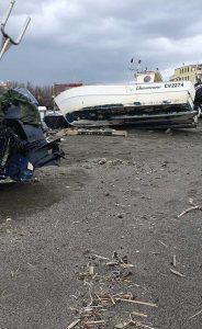 Cerveteri, tromba d’aria a Campo di mare: rovesciate le barche dei pescatori