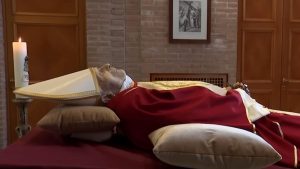 Morto il Papa emerito Benedetto XVI, i funerali il 5 gennaio