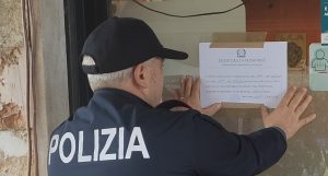 Frosinone – Polizia notifica il provvedimento di chiusura di un bar