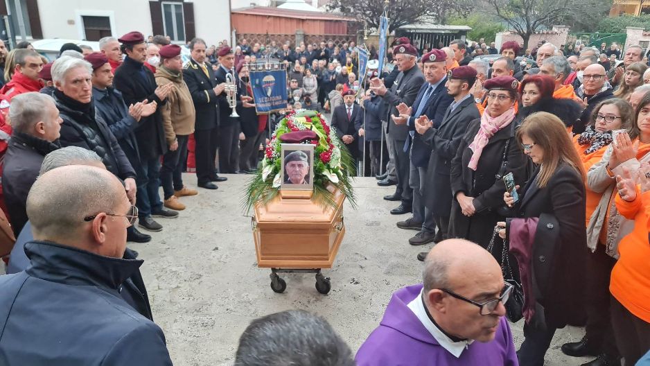 Santa Marinella, in 3mila per l’ultimo saluto a Enzo Mei