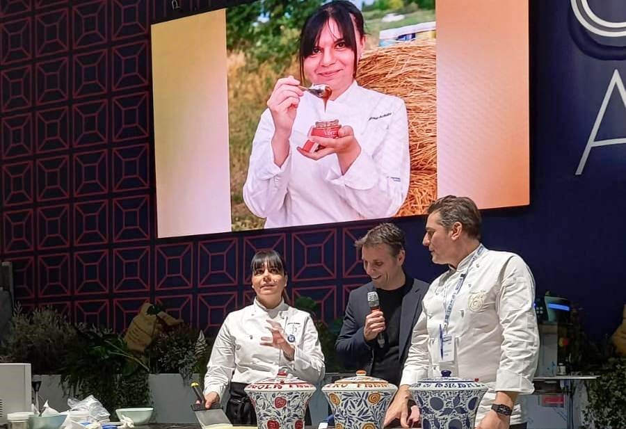 Monia Achille presenta al Sigep la pralina con amarena Fabbri e nocciola della Tuscia