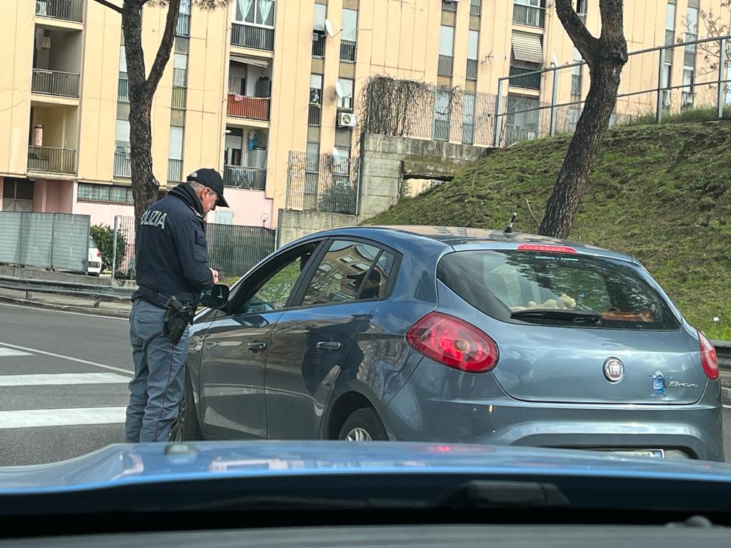 Fiumicino: girano in auto con pistola, cacciavite e droga. Arrestati un uomo e due donne