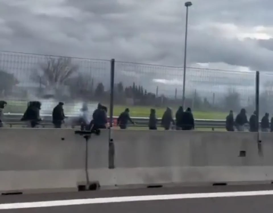 Scontri tra ultras sull’A1: arrestato tifoso romanista ferito ad una coscia